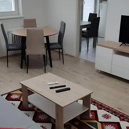 Big And Sunny With Great Acces To Center