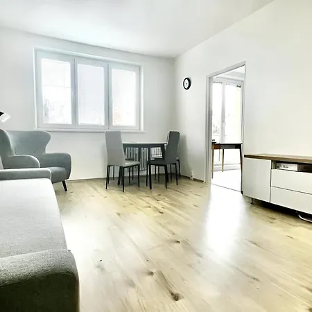 Big And Sunny With Great Acces To Center Apartmán Bratislava