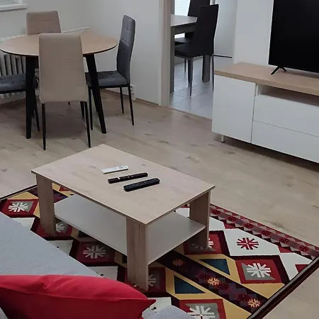 Big And Sunny With Great Acces To Center Братислава