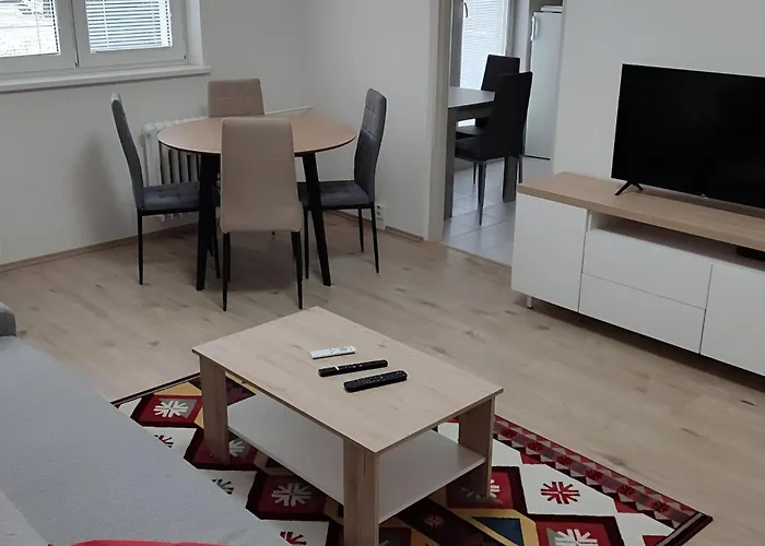 Big And Sunny With Great Acces To Center